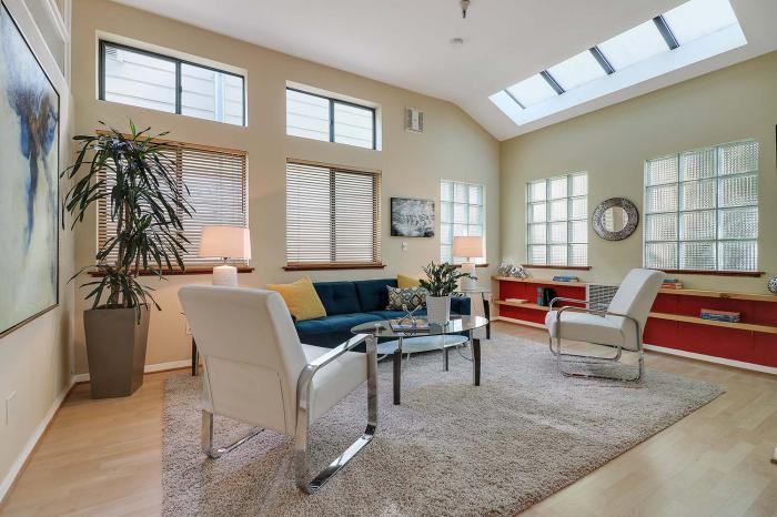 2120 6th St - Photo 2 of 27