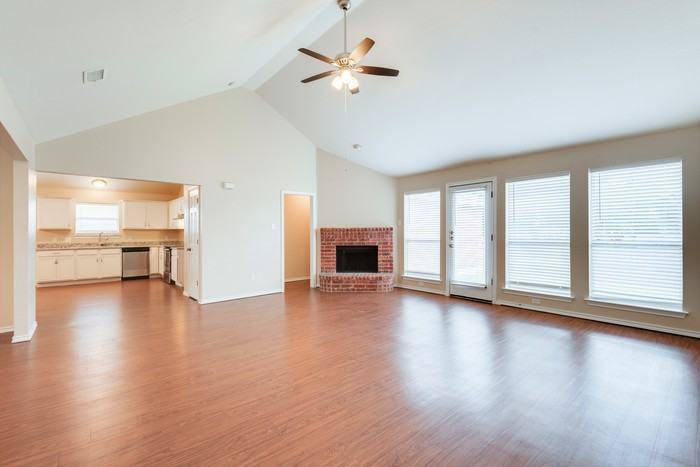 3112 Creekside Drive - Photo 3 of 10
