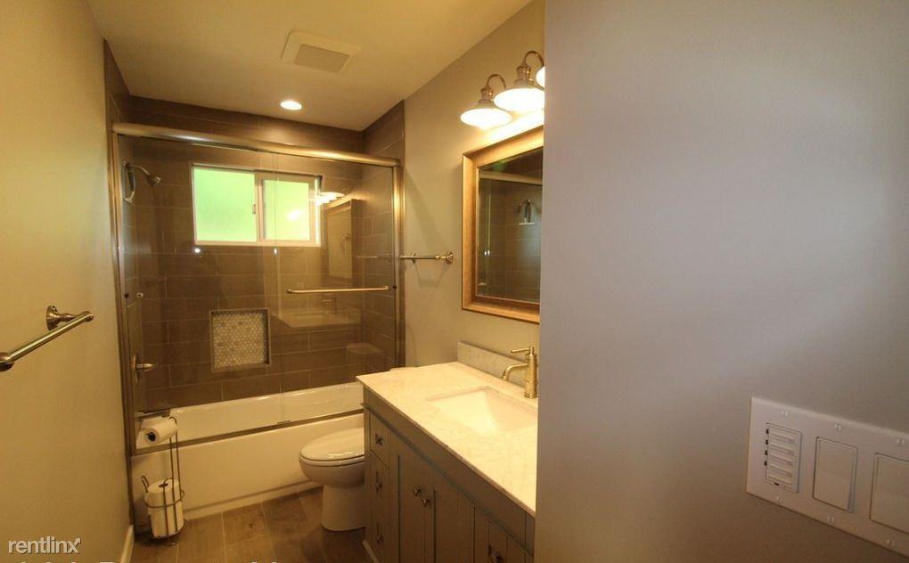 2365 Parish Dr - Photo 2 of 4