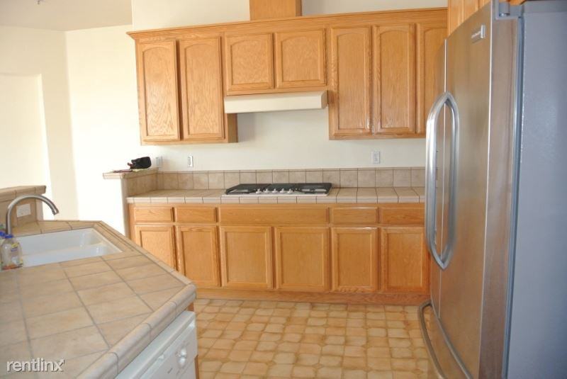 214 Oak Ave. - Photo 2 of 6