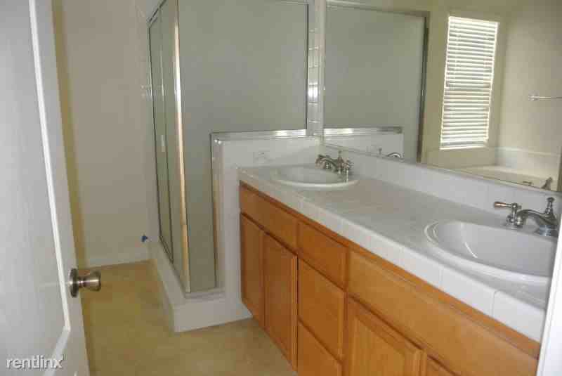 214 Oak Ave. - Photo 3 of 6