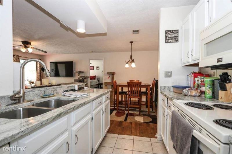 210 Willowbrook Ct 5 - Photo 2 of 12