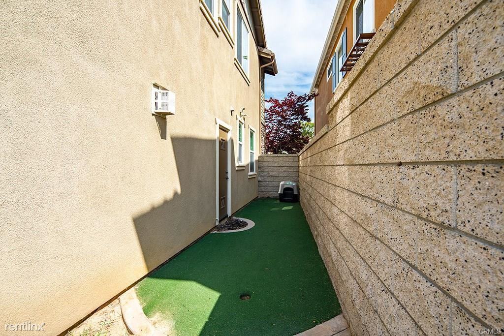 18078 Joel Brattain Dr - Photo 3 of 10