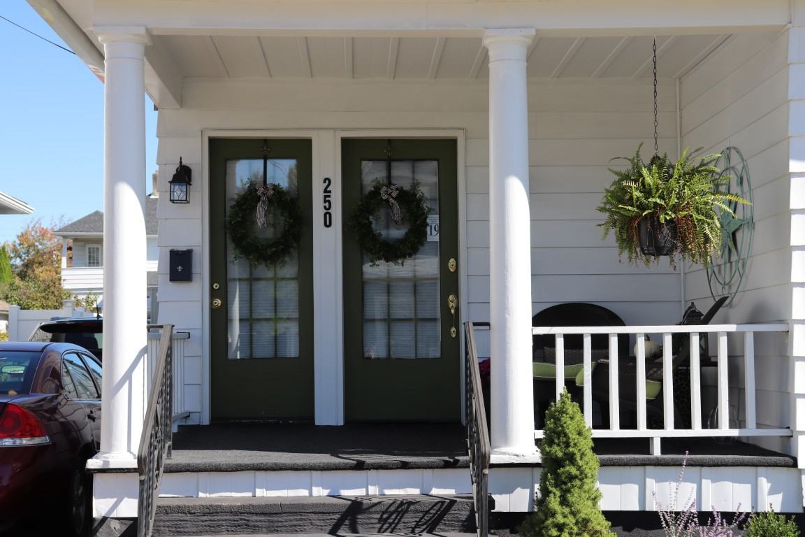 250 Harland St - Photo 2 of 17