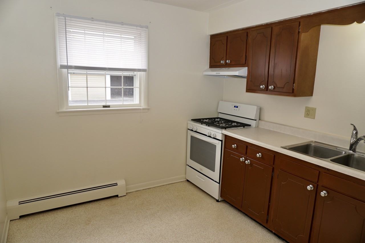 130 W Douglas Ave - Photo 2 of 9