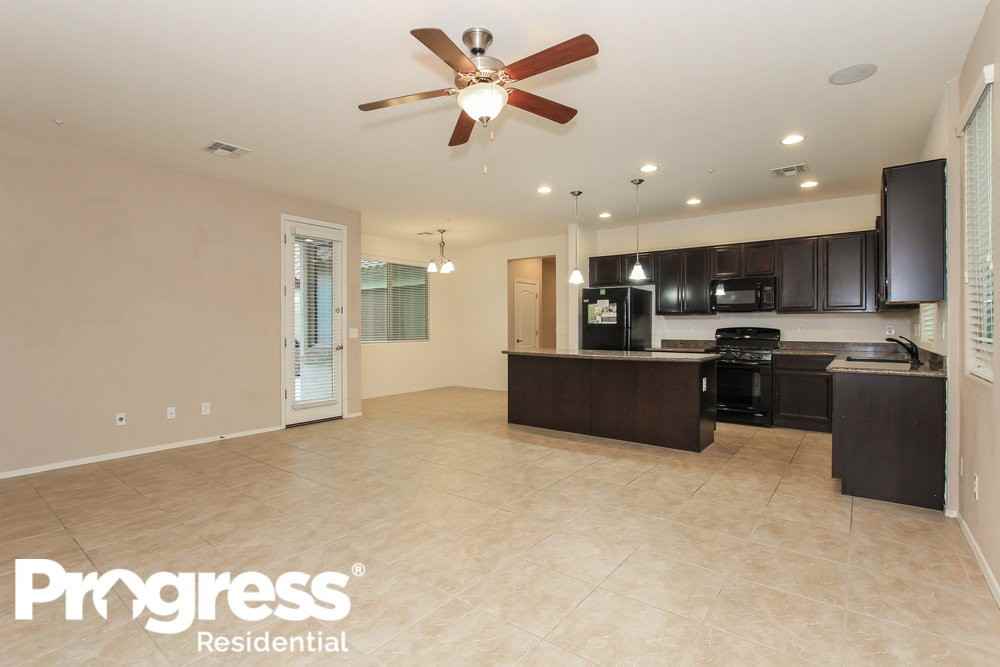 7353 W Milton Dr - Photo 3 of 16