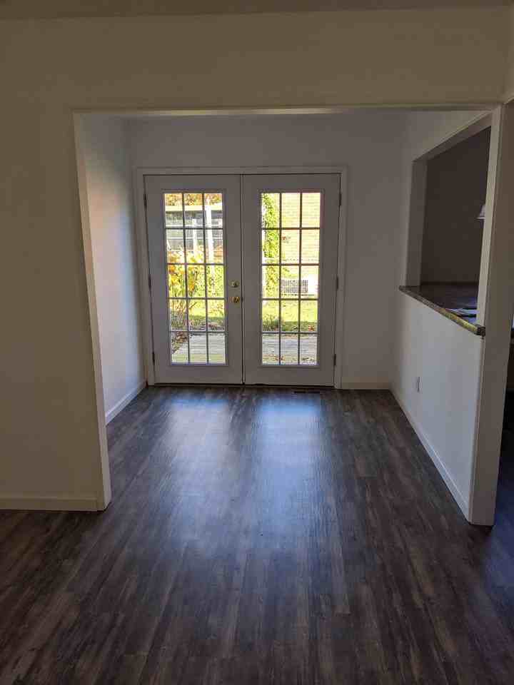 3687 Elmhurst Court - Photo 3 of 8