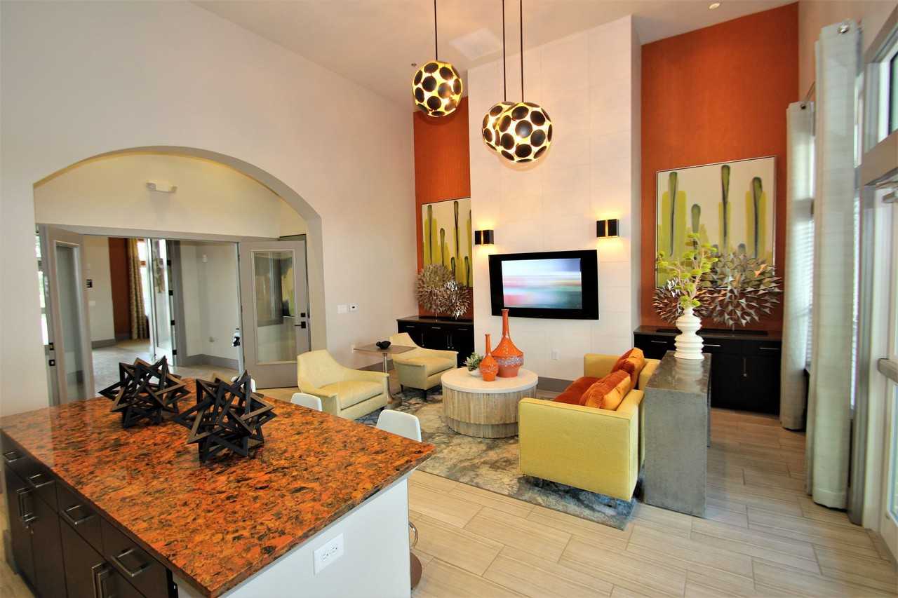 Palladium Aubrey - Photo 4 of 50