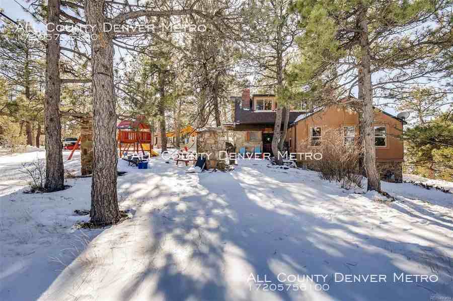 389 Parkview Ave - Photo 3 of 20