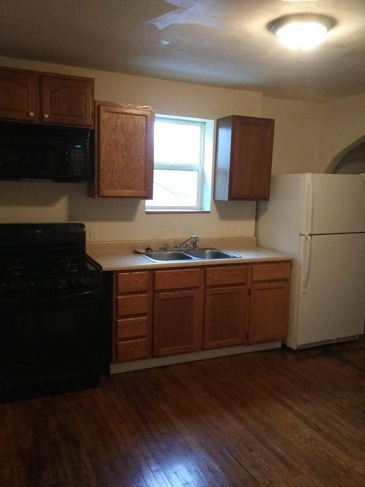 8325 Flora Ave - Photo 3 of 6