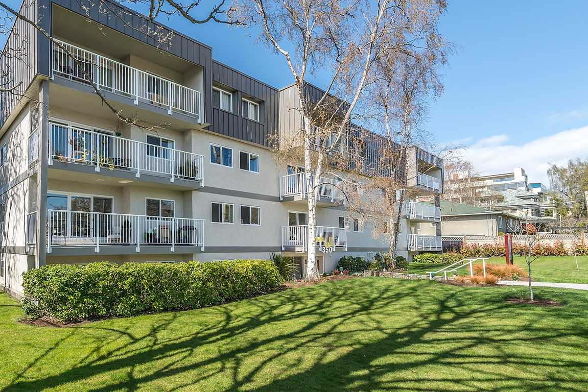 Linden Manor - Photo 2 of 6