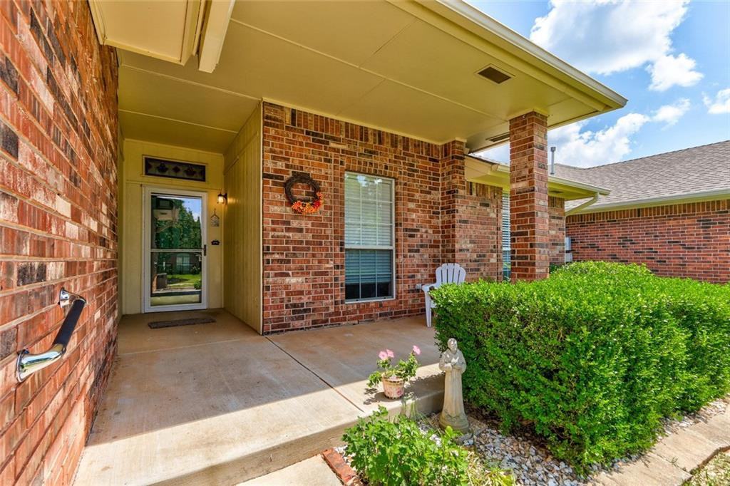 305 Waterfront Drive - Photo 2 of 38