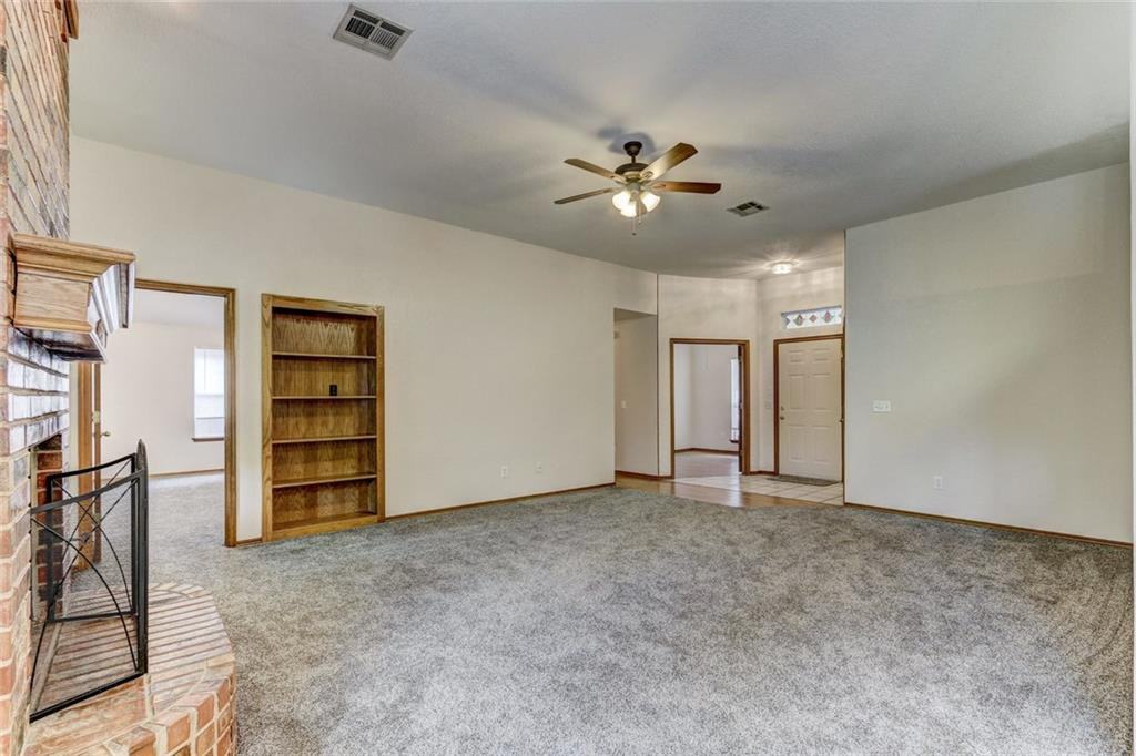 305 Waterfront Drive - Photo 7 of 38