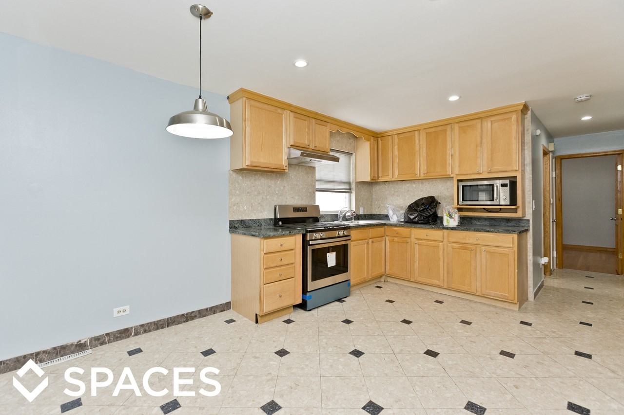 1835 W Berteau Ave #2