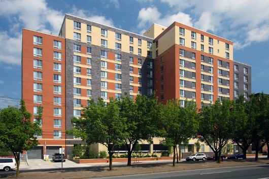 435 Riverdale Ave #1B