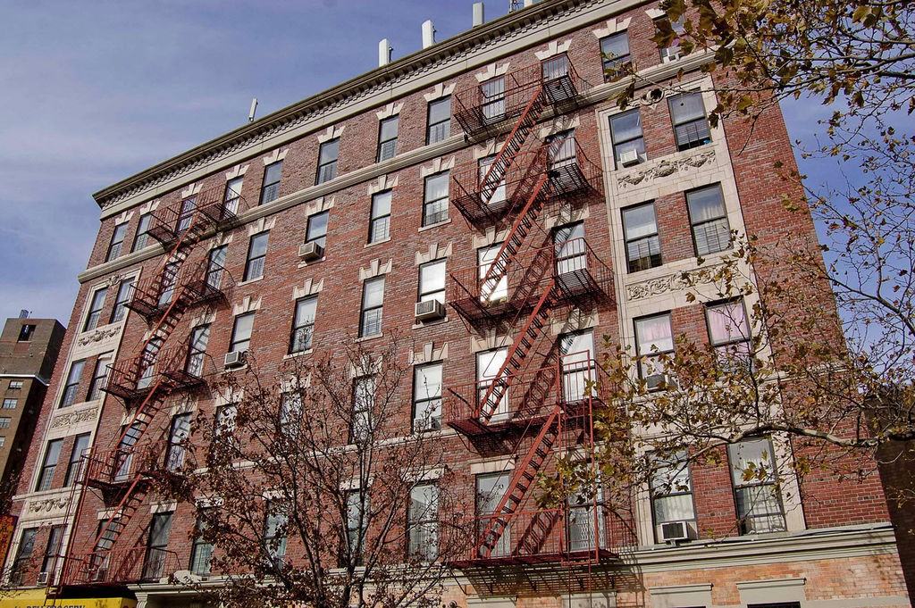 67 Macombs Place - Photo 2 of 2