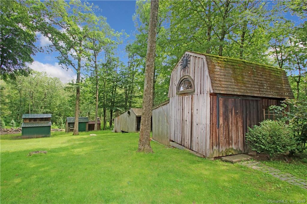 129 Hickory Lane - Photo 3 of 13