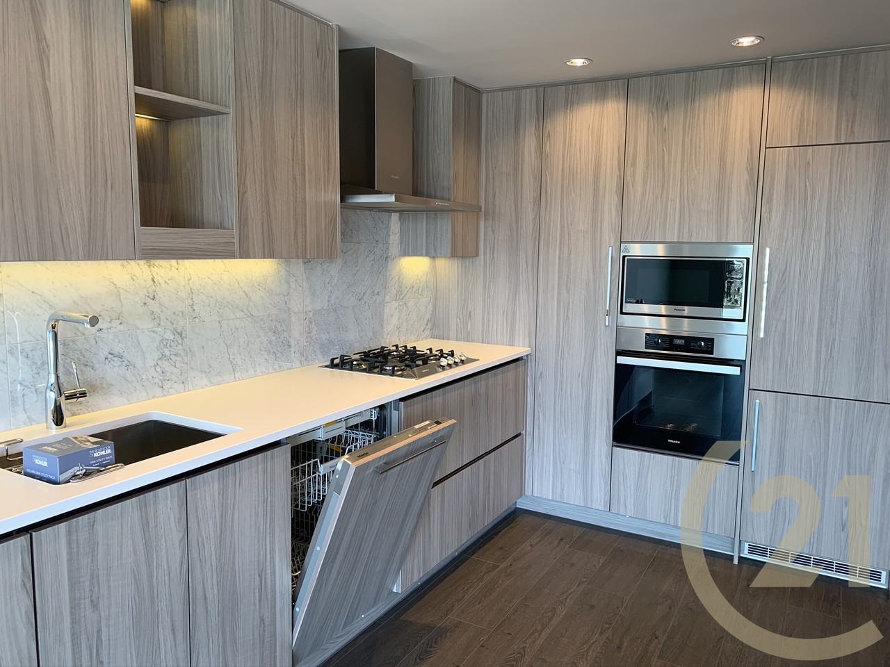 89 Nelson Street #2912