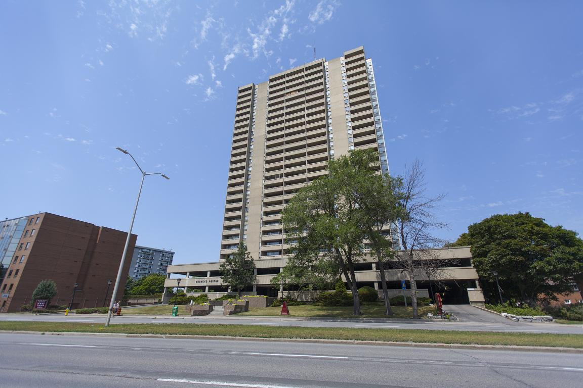 Bromley Square Apartments for Rent - 2001 Carling Ave, Ottawa, ON K2A