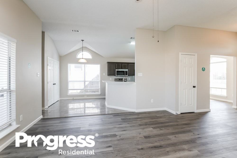 1333 Harvest Hill Ln - Photo 3 of 16