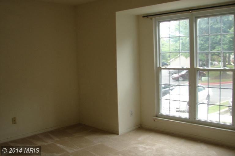 606 Squire Ln #G - Photo 3 of 6