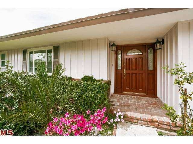 1001 Amalfi Dr - Photo 2 of 18