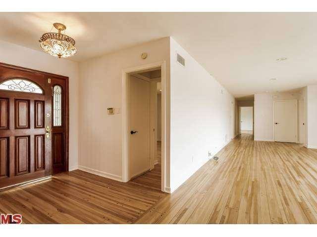 1001 Amalfi Dr - Photo 3 of 18