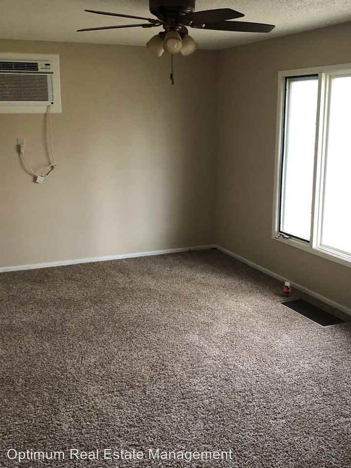 409 W 1st Stree - Photo 3 of 13