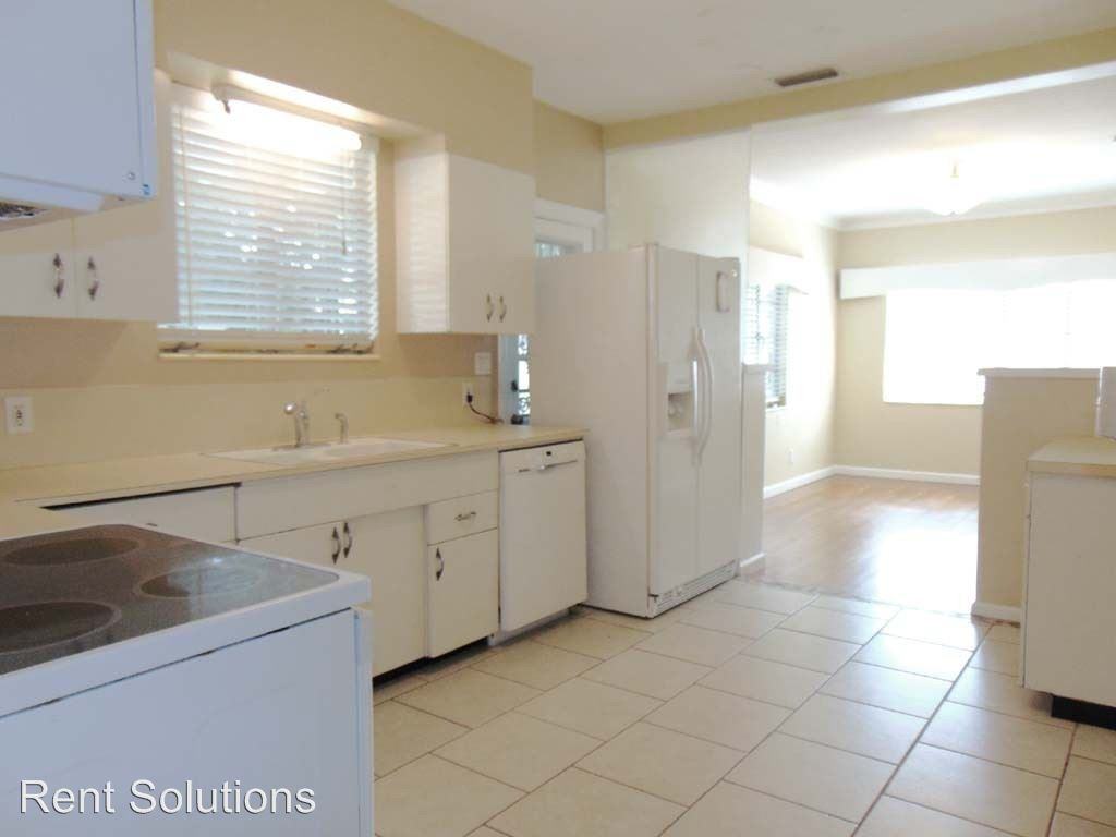 1949 5th St N - Photo 3 of 21