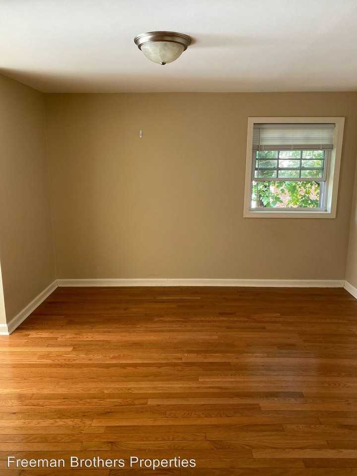 1004 Maple Lane - Photo 3 of 12