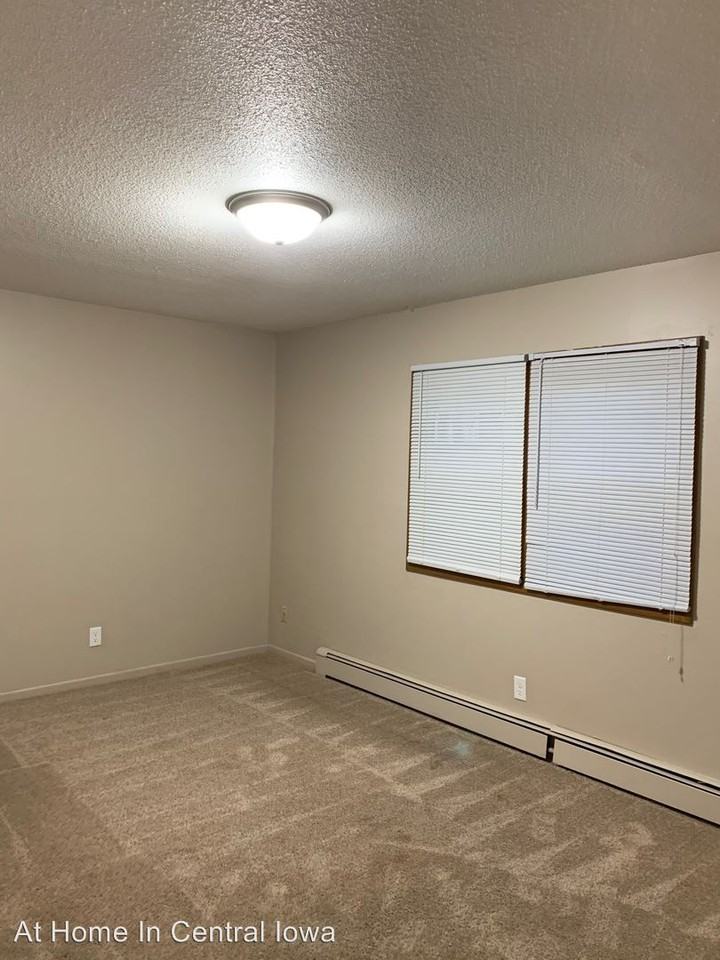 611 E 3rd St S - Photo 2 of 6