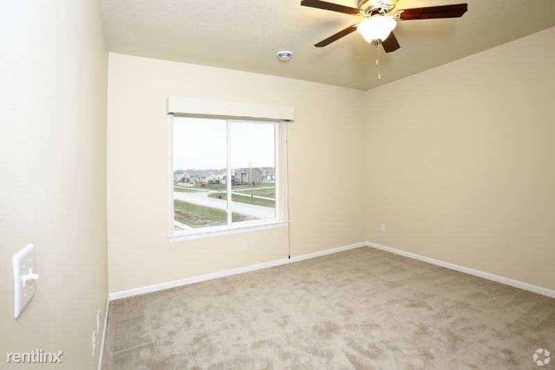 1951 N James St 303 - Photo 2 of 8