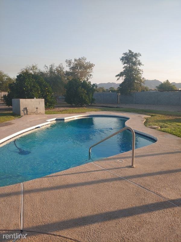 7672 E Davenport Dr - Photo 2 of 4