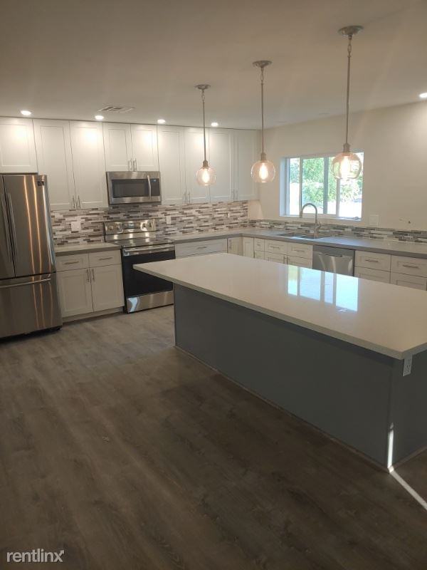 7672 E Davenport Dr - Photo 3 of 4