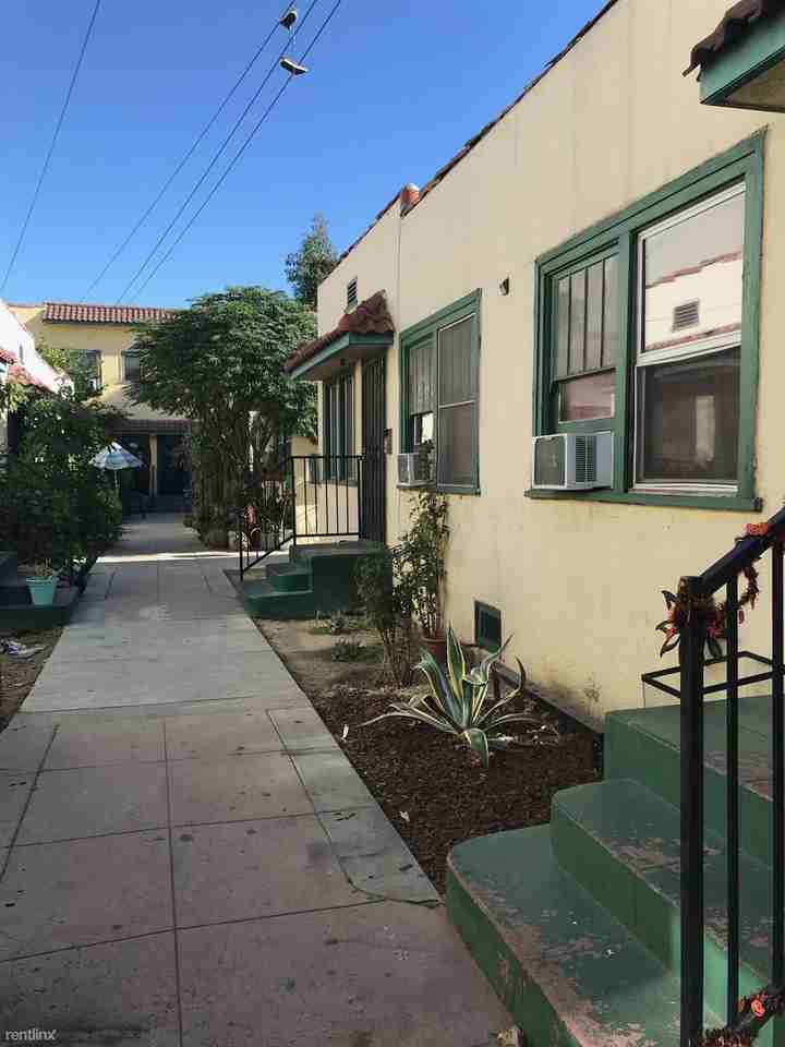313 1/4 W 33rd St Apartments in South Central LA, Los Angeles, CA 90007
