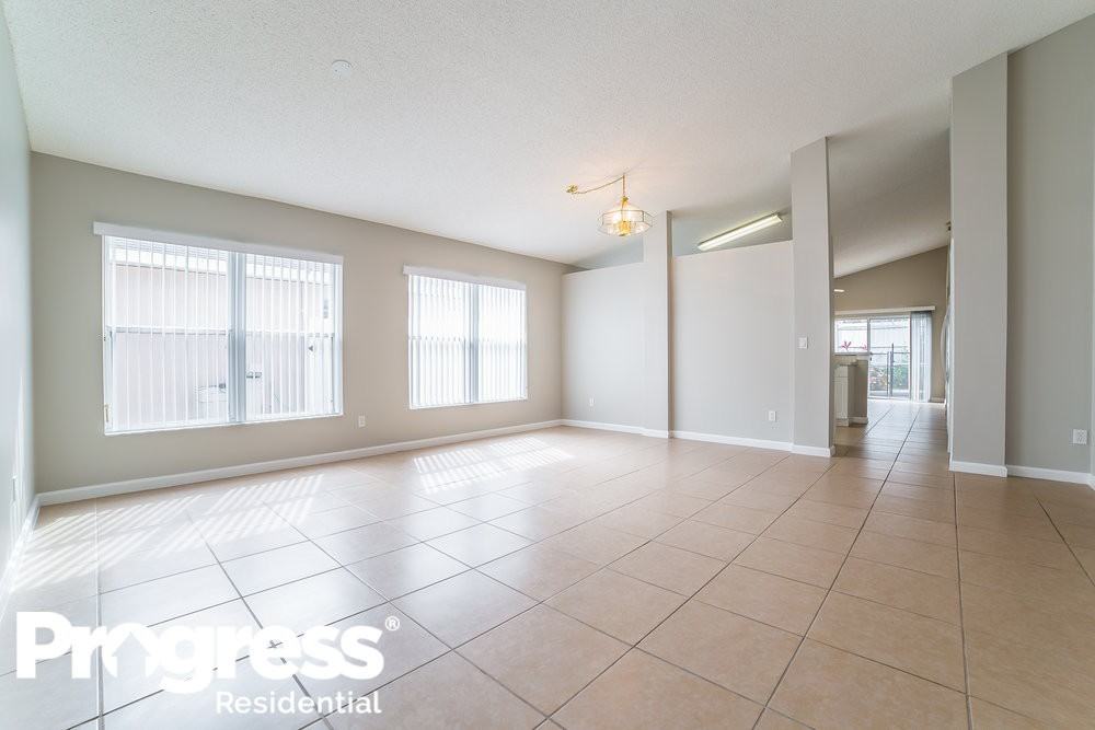 2713 Brook Hollow Rd - Photo 3 of 18