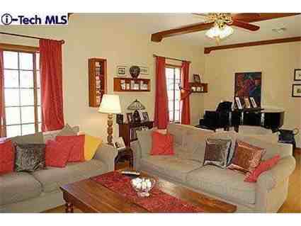 2239 Paloma St - Photo 2 of 13