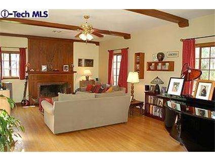 2239 Paloma St - Photo 3 of 13