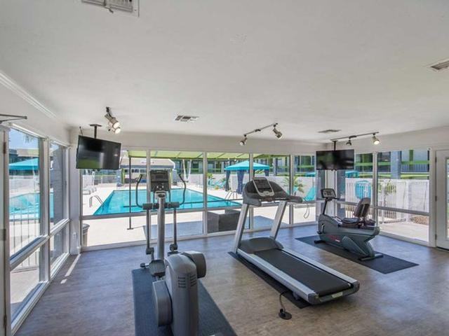 2323 E Flower St - Photo 6 of 25