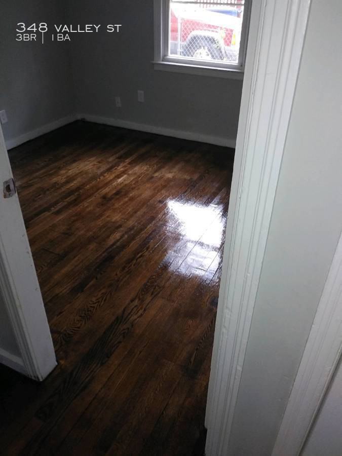 348 Valley St - Photo 3 of 8