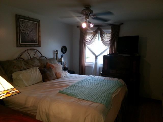 846 Oxford #0 - Photo 3 of 10