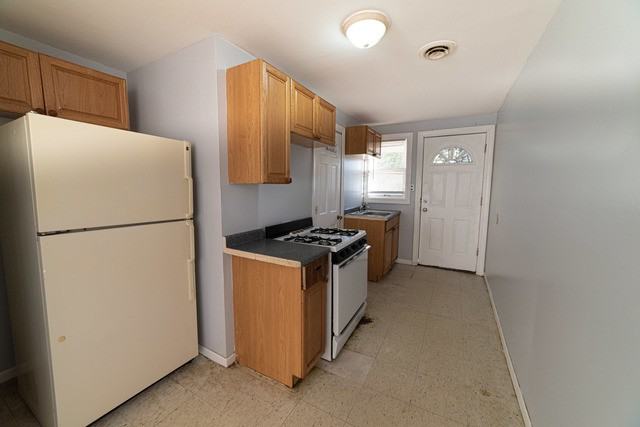 320 W 16th St #2W - Photo 3 of 6