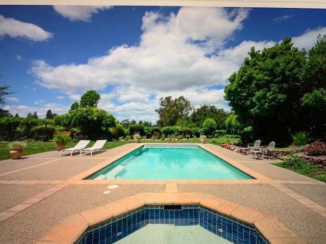 352 Troon Court - Photo 2 of 20