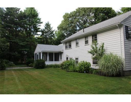 126 Sherburn Cir - Photo 3 of 16