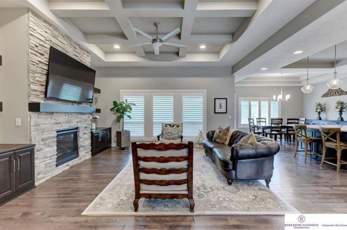 18653 Hampton Drive - Photo 2 of 7