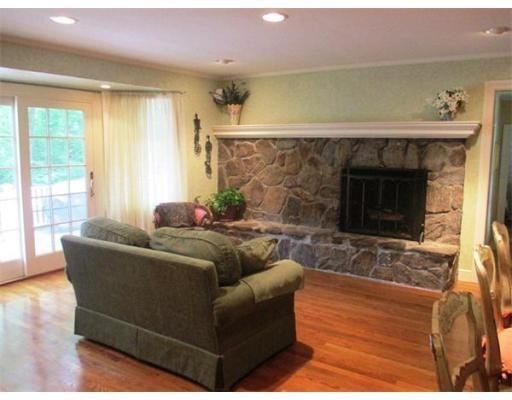 10 Falmouth Cir - Photo 3 of 12