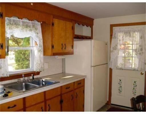 53 Chestnut Rd - Photo 3 of 10