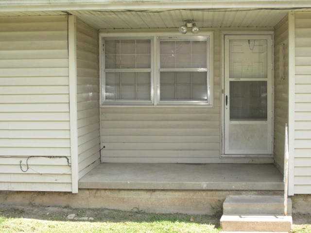 1185 S Kimbrough Ave - Photo 4 of 21