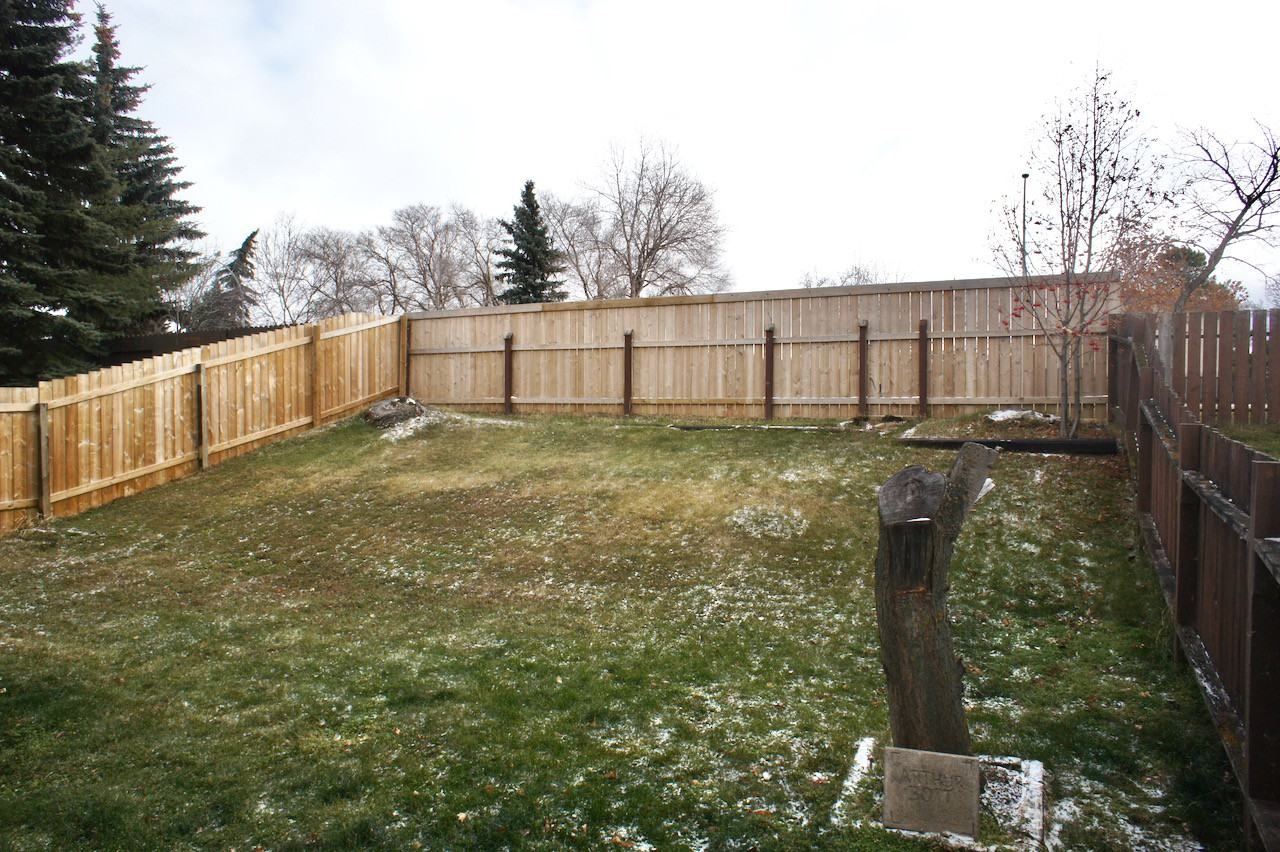 7921 95b Ave - Photo 2 of 16
