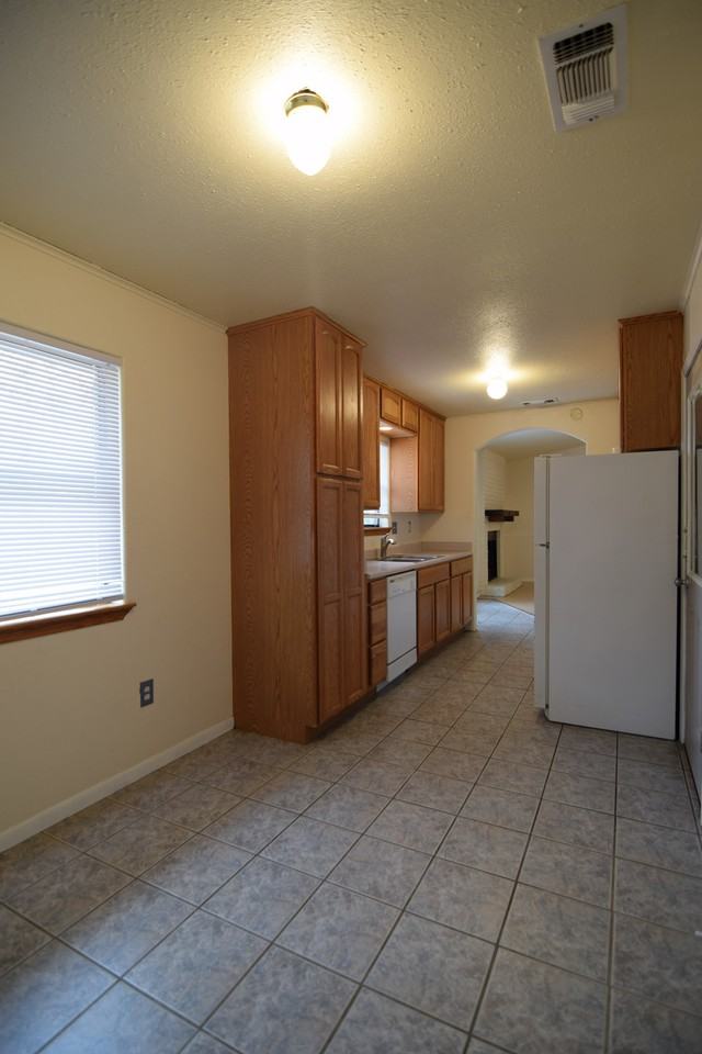 1415 Janet Ln - Photo 4 of 19